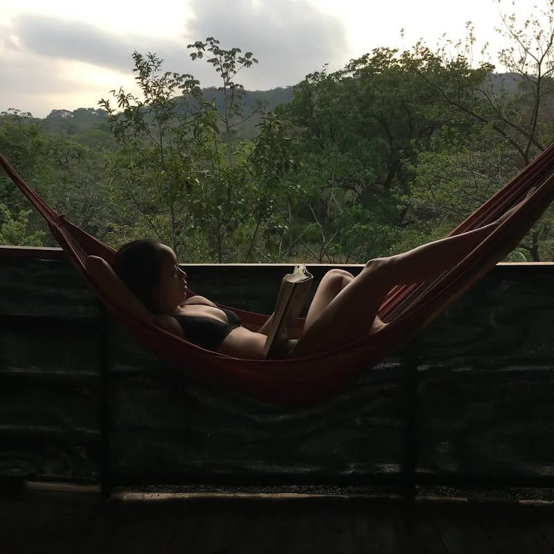 Cabina Mangostan - Reading a book in the hammock enjoying the view and tranquility