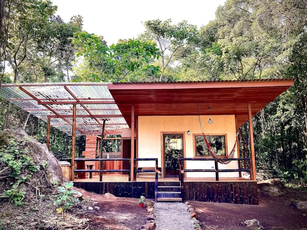 Cabina Mangostan - Front