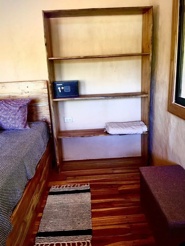 Cabina Macadamia - Safe Box and open closet space